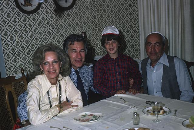 10 22298 1970s 02 Kroll Family c009