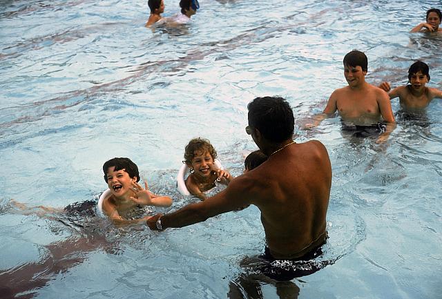 10 22298 1970s 02 Kroll Family c044
