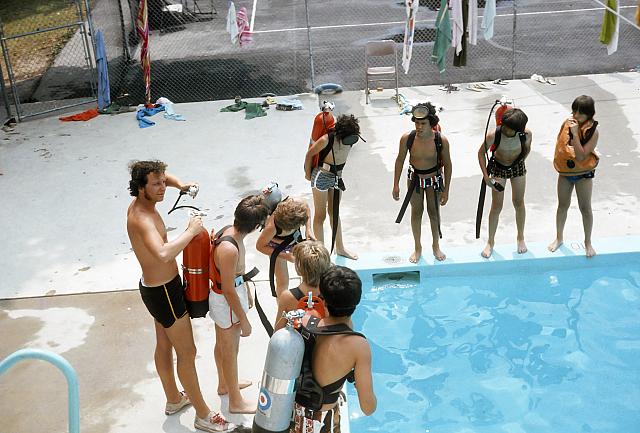 15 22298 1970s Kroll Family b007