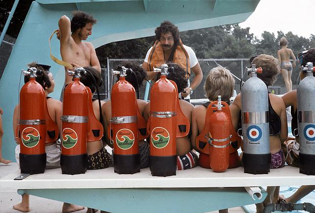 17 22298 1970s 02 Kroll Family a008