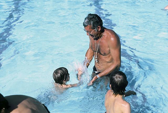 17 22298 1970s 02 Kroll Family a024