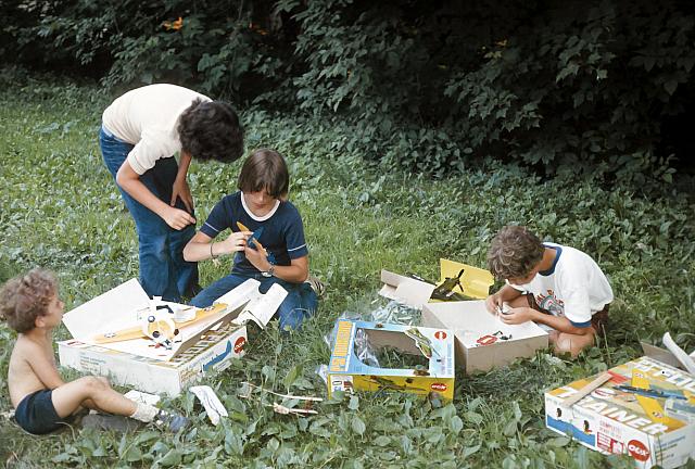 17 22298 1970s 02 Kroll Family a044