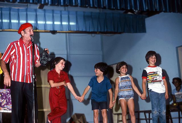 18 22298 1970s 02 Kroll Family e009