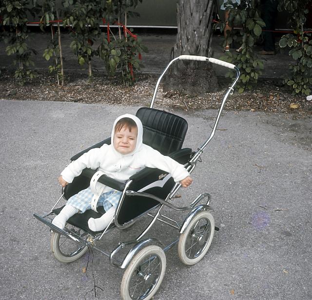 19 22298 1970s Kroll Family b021