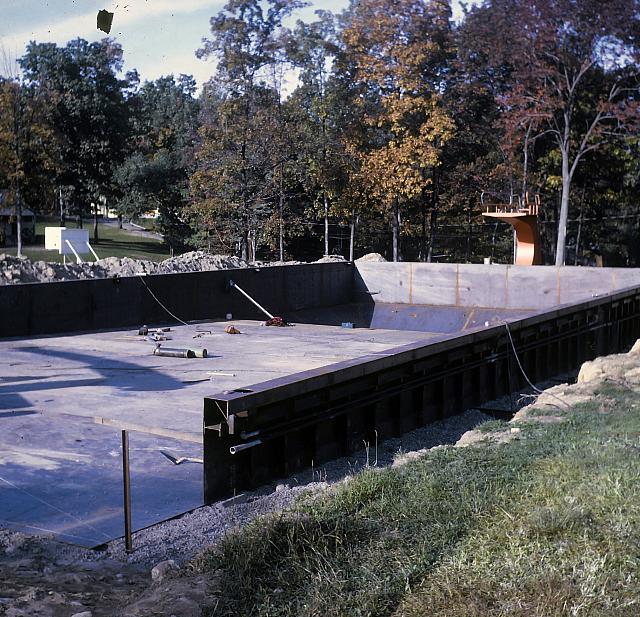 24 22298 1969 Pool Construction g014