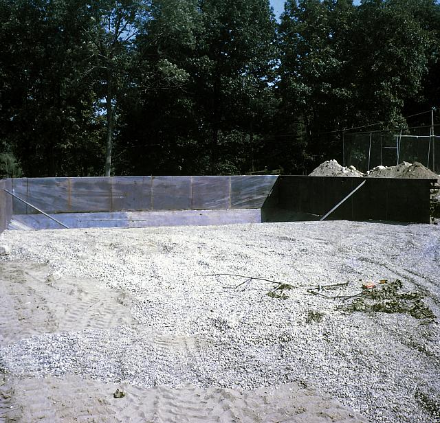 24 22298 1969 Pool Construction g021
