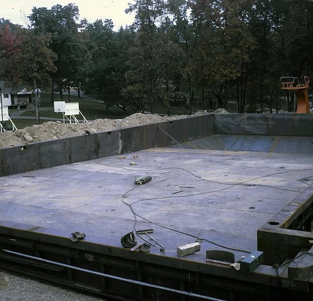 24 22298 1969 Pool Construction g030