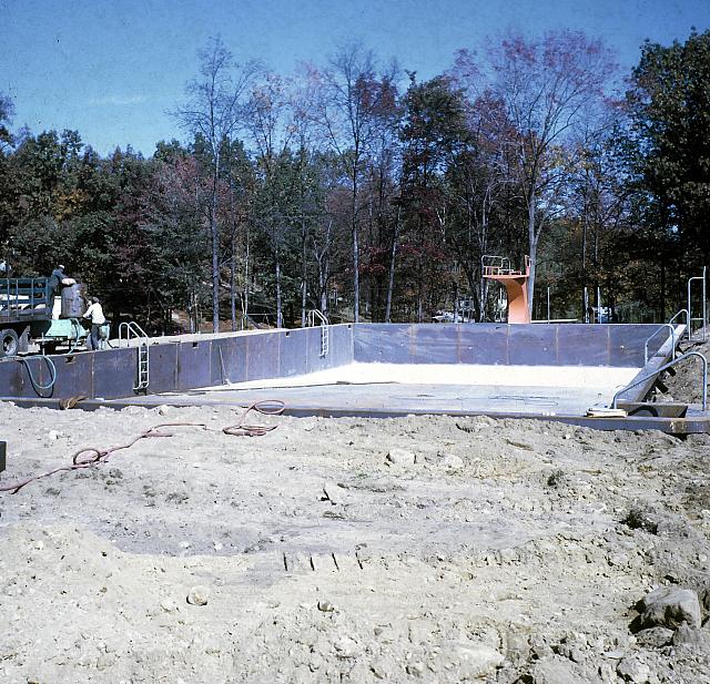 24 22298 1969 Pool Construction g036