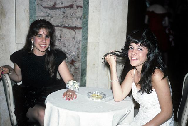 05 22298 1988 GN North Prom f023